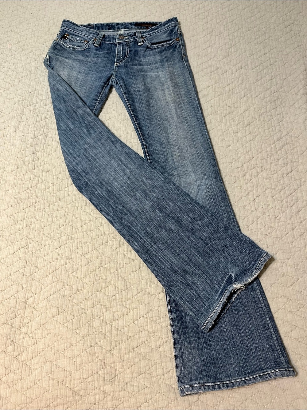 Adriano Goldschmied Women’s Dark Wash low rise bootcut jeans. Size 25R